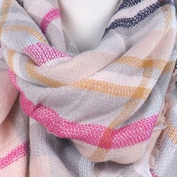 NWT Woven Blanket Scarf - Picture 2 of 2